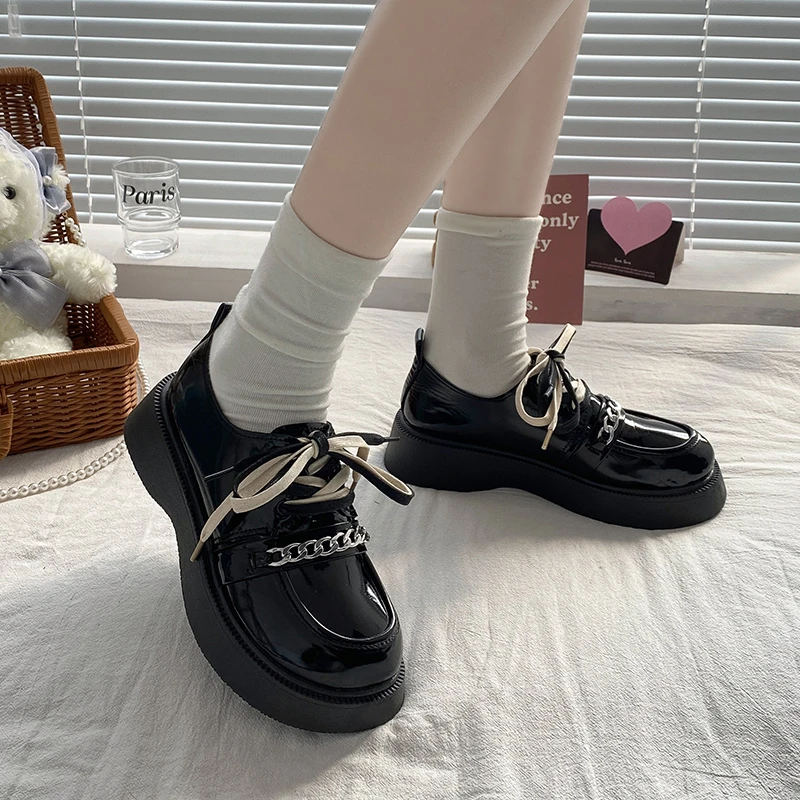 

Женские туфли на плоской платформе с цепочкой, повседневные дизайнерские удобные туфли на толстой подошве с перекрестной шнуровкой, весна-...