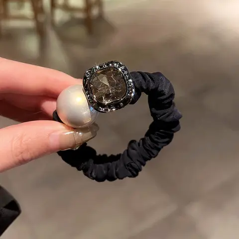 Жемчужная резинка для волос