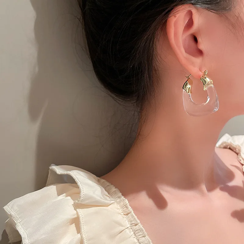 

2022 Korean Net Celebrity Ins Style Simple Elegant Retro Ear Buckle Earrings Temperament Resin U-shaped Ear Jewelry Wholesale