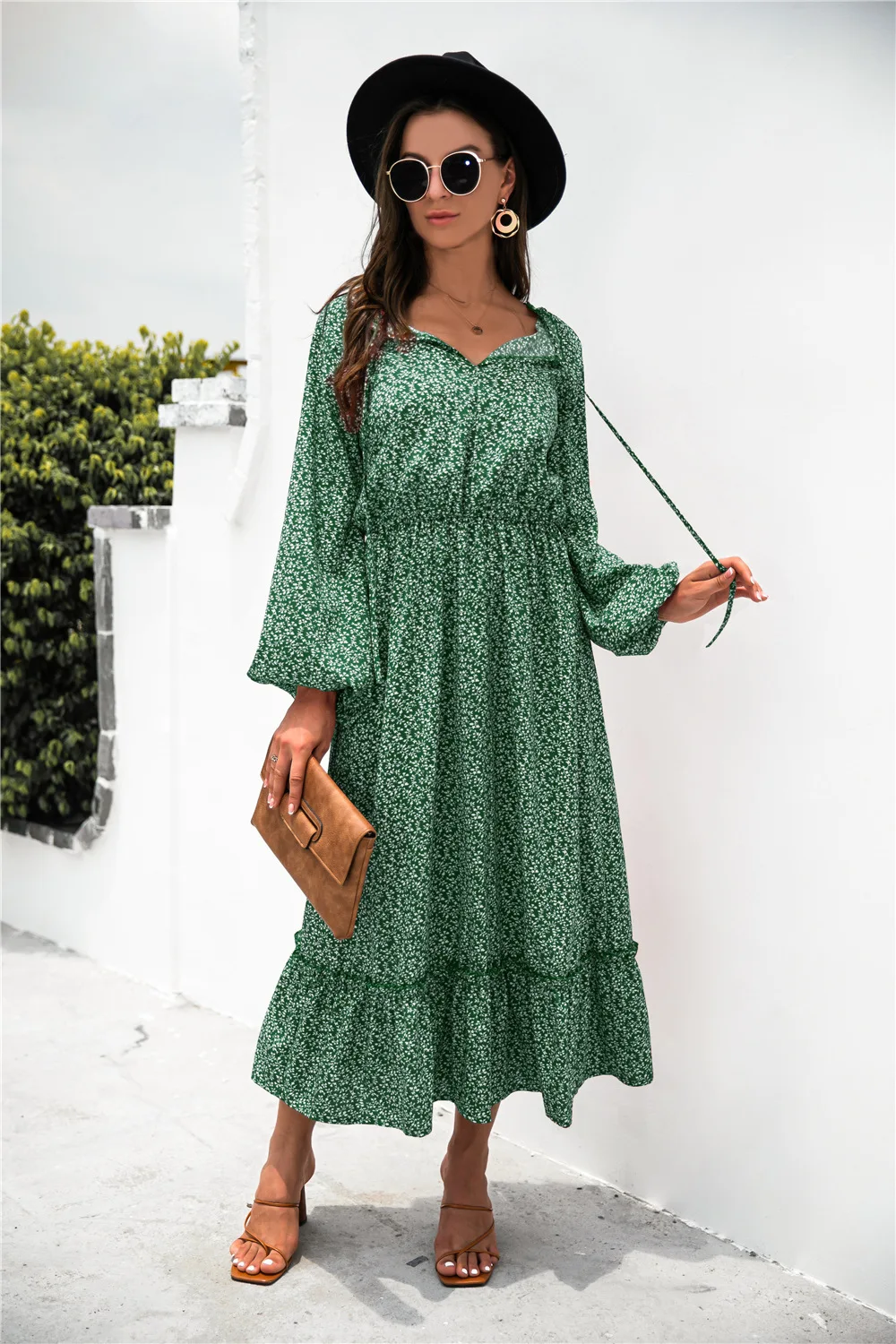 

2022 European and American Autumn and Winter New Women's V-neck Floral Loose Casual Long-sleeved Dress