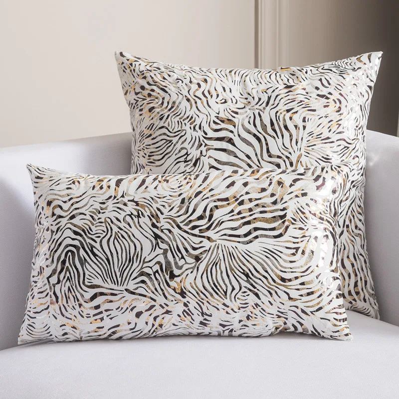 

Наволочка на подушку в скандинавском стиле из замши с золотым зерном