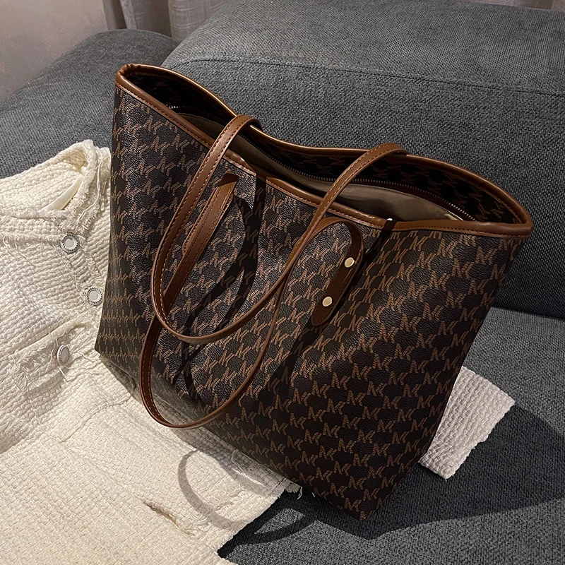 

Дизайнерская сумка высокого качества, сумка большой вместимости, нишевая сумка для поездок, новая модная текстурная Портативная Сумка-тоут...