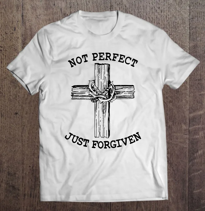 

Футболка с надписью «не идеально, просто с крестом и Иисусом Кристианом»