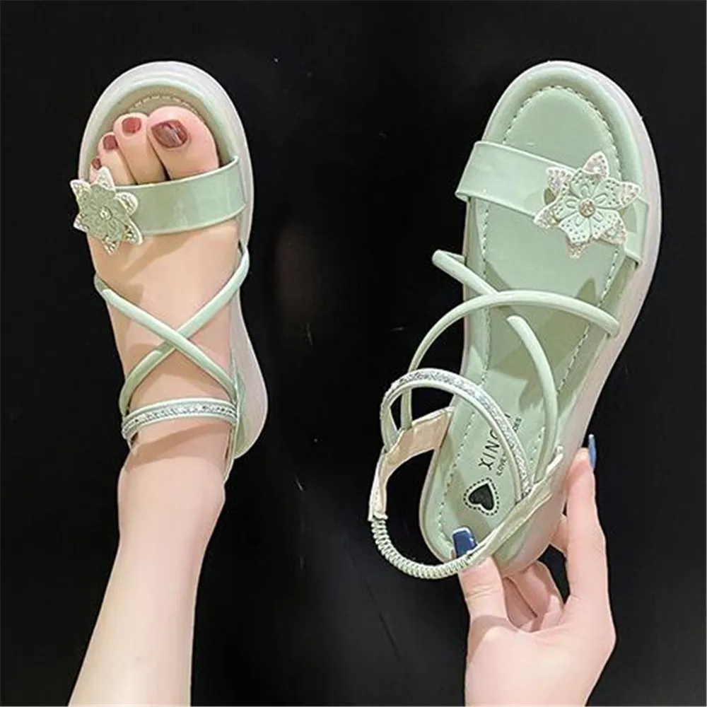 

Muffin Thick Soled Student Sandals 2022 New Female Fashion Rhinestone Flower Sandalias Women Non Slip Outside Flat Beach Shoes