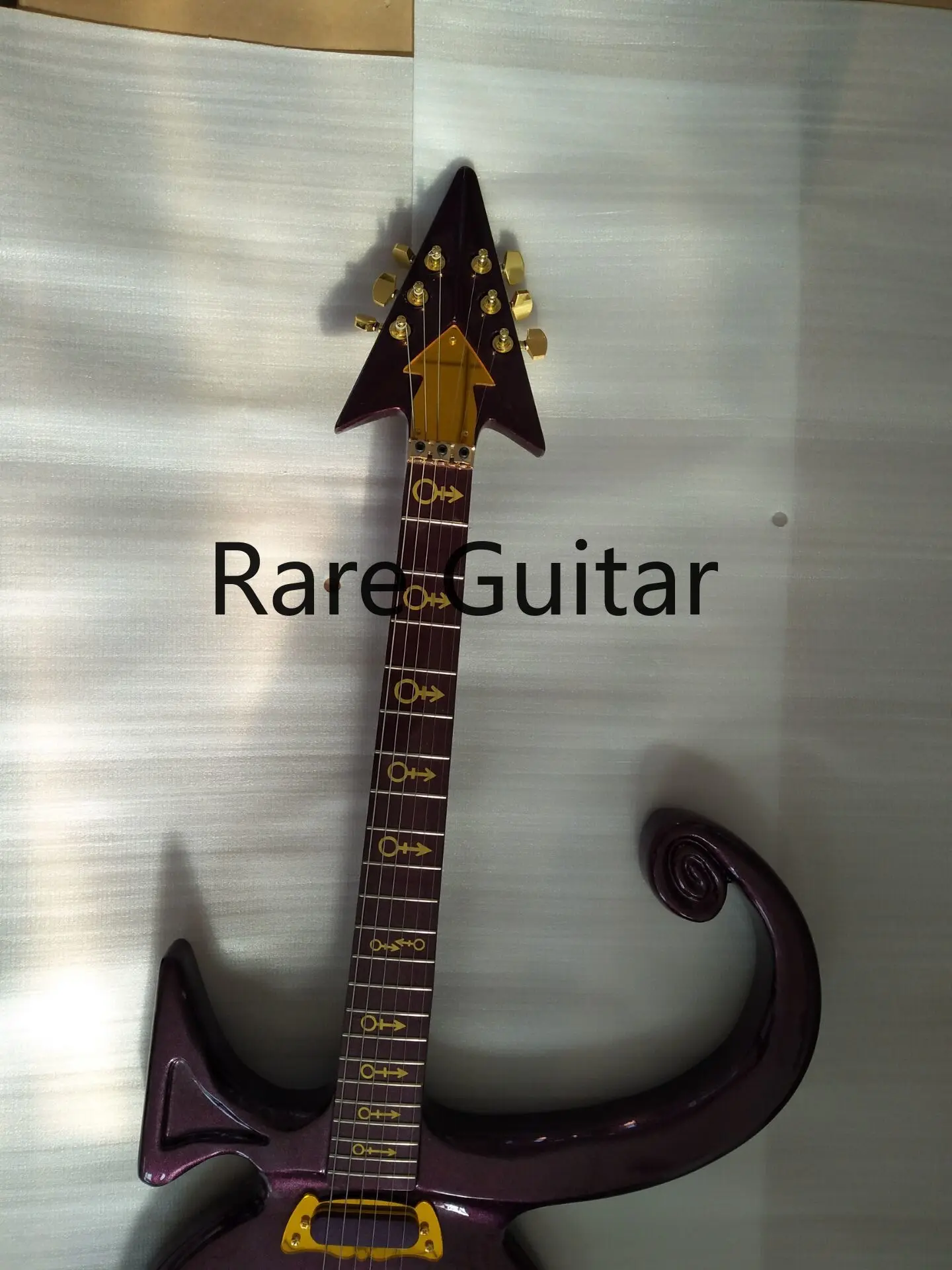 Металлическая фиолетовая Бриллиантовая электрическая гитара, Floyd Rose Tremolo Bridge, золотистая зеркальная Накладка и задняя крышка, специальная облачная инкрустация