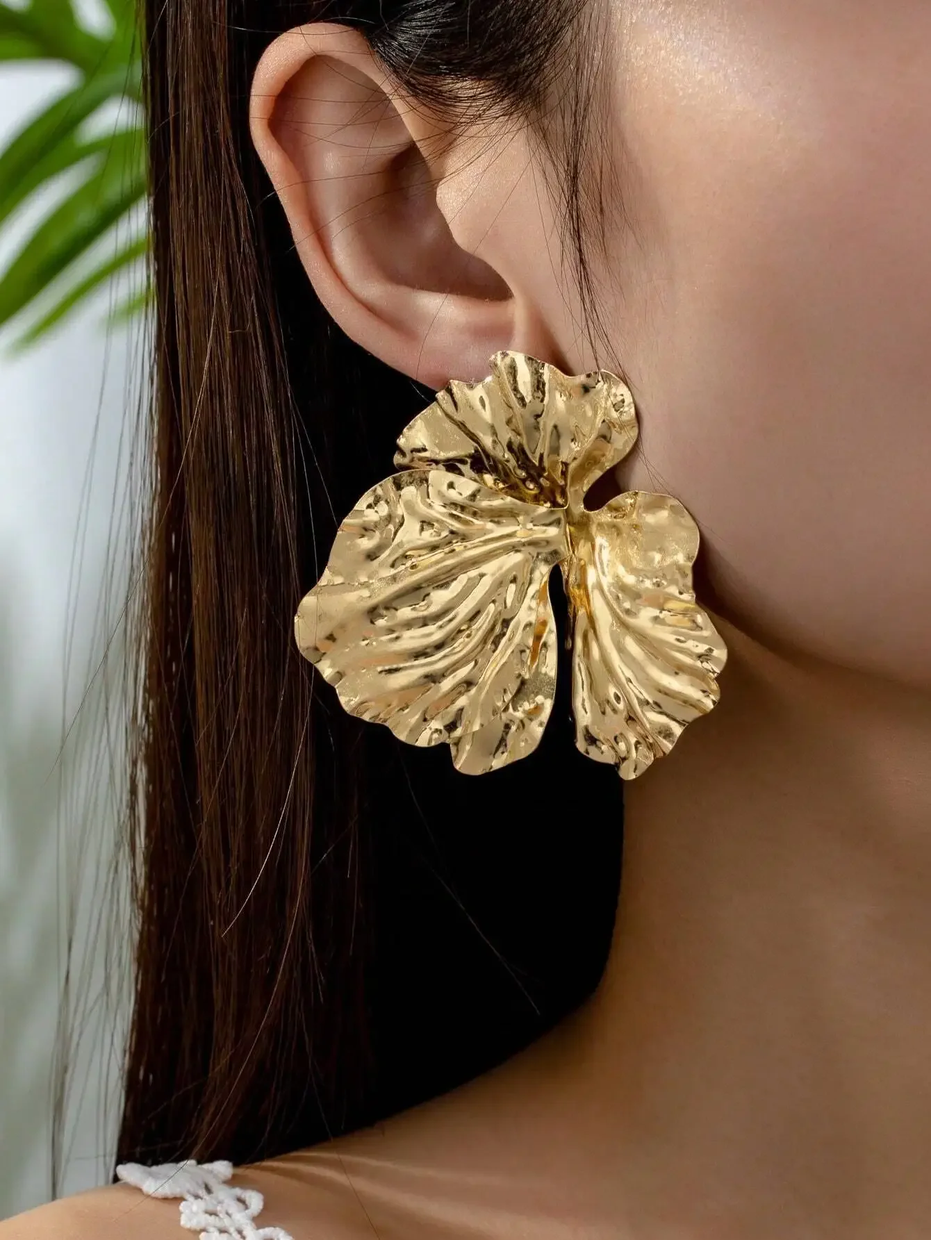 Новинка 2024 г. модные серебряные серьги в форме лепестков цветов с металлическим