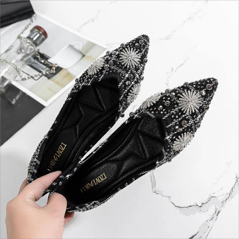 New Famous Rivets Flats Women Pointed Toe Glitter Beading Ballerian Shoes Shallow Mouth Sequined Cloth Moccasins Plus Size 43
