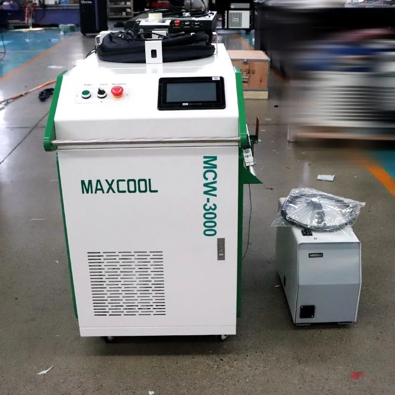 

Ручной небольшой лазерный сварочный аппарат 3 в 1, 2000 Вт, лазерная резка, сварочный аппарат для чистки металла, ручной пистолет