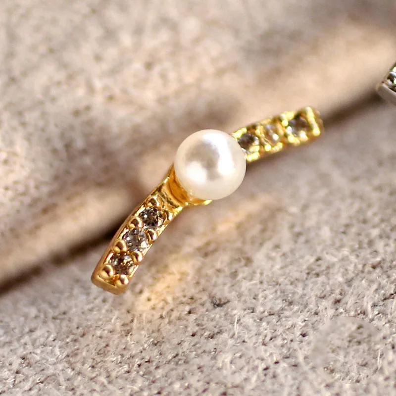 

S925 Silver Delicate Crystal Pearl Curved Crescent Earrings Women's Fashion Jewelry Trend Ins The Same Stud Earrings Gift