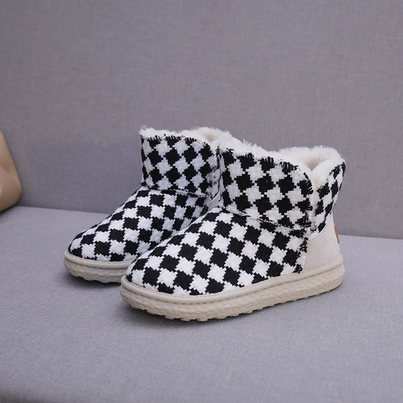 

Зимние женские ботинки, новинка 2022, модные однотонные короткие ботинки без шнуровки для снега, удобная Хлопковая женская обувь, шахматная обувь