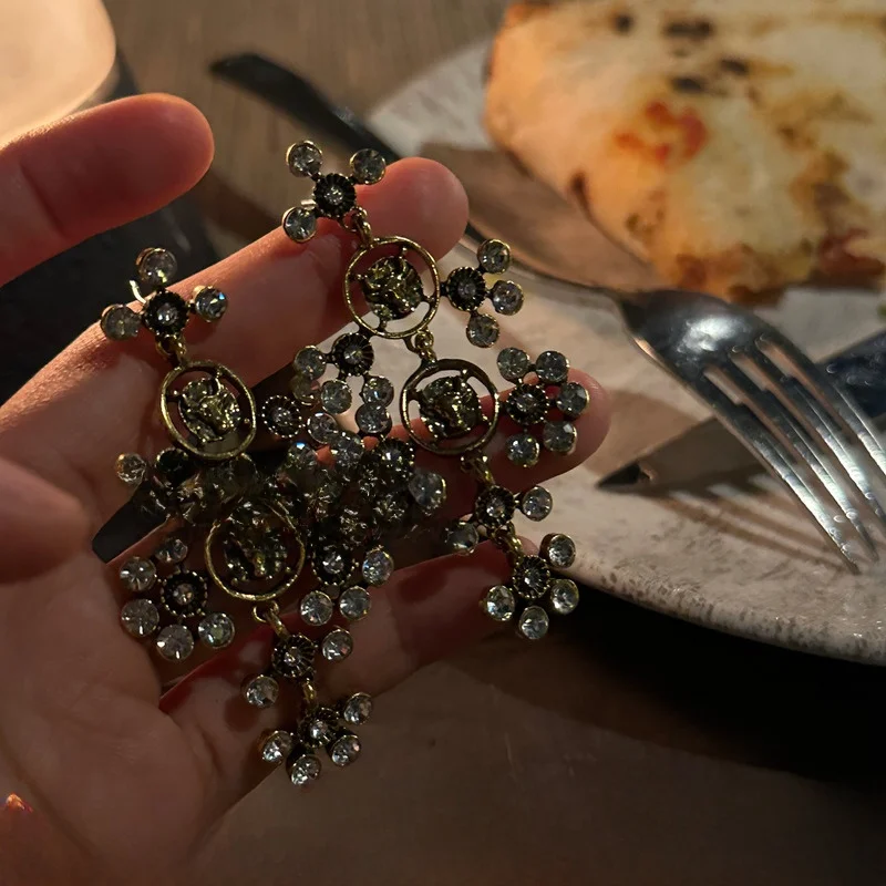 Chai Fu Studio/E83 Гонконг Sle Ретро Court с резными серьгами-гвоздиками бриллиантами