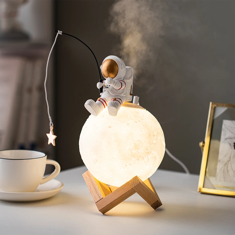 

Nordic Astronaut Figurine Miniature Night Light Humidifier Home Living Room Decoration Desk Accessories Bedroom Ornaments Gift