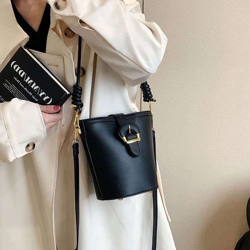Jin Mantang Bucket Bags for Women 2022 Winter Tends Small Leather Crossbody Bag Female Solid Color Handbags and Purses