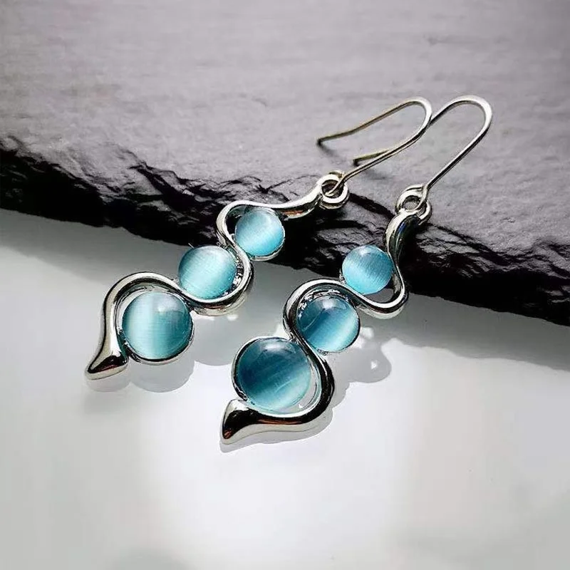 

Blue Bohemian curved wavy Earrings simple fashion accessories