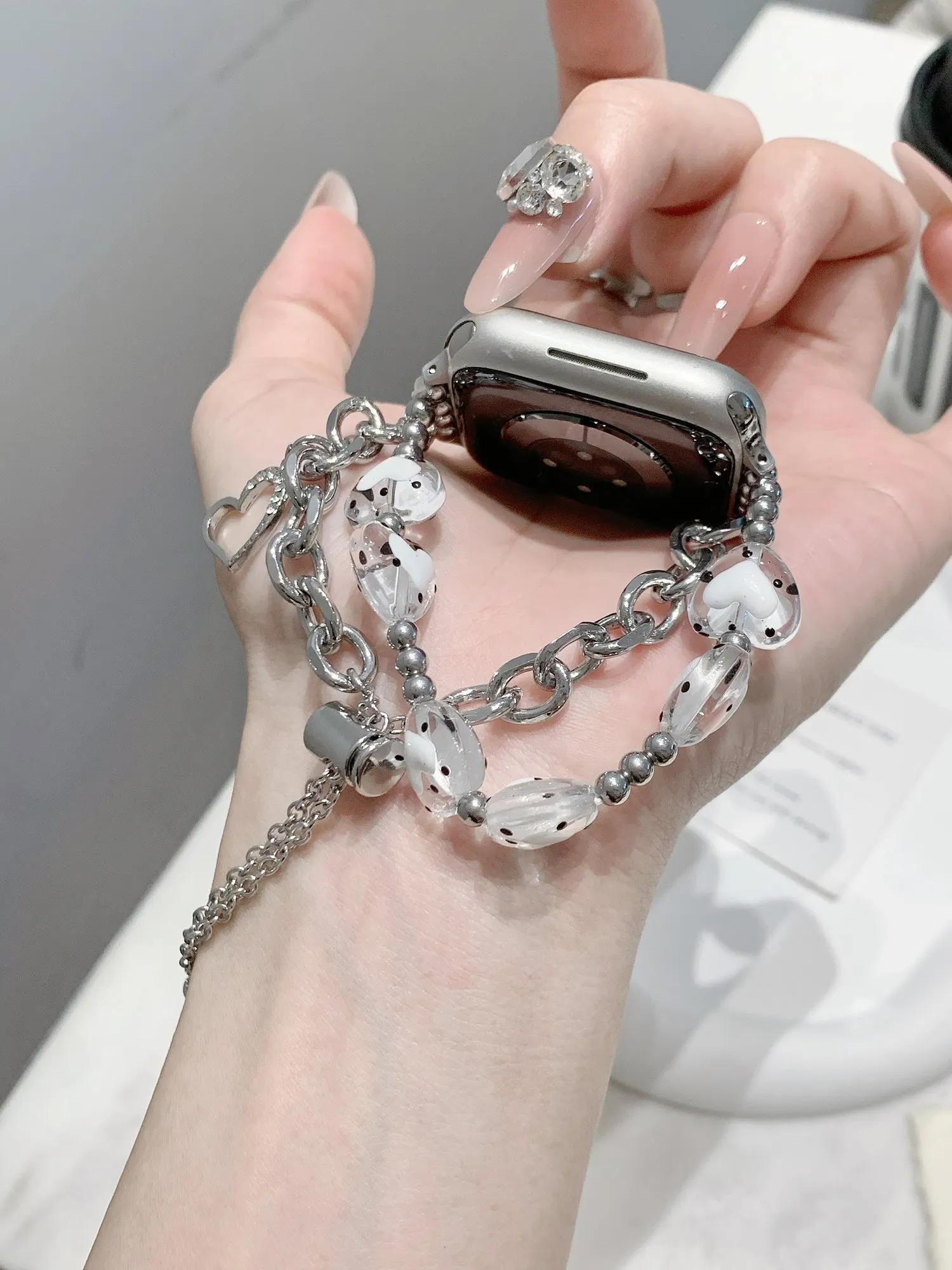 Фото Популярный металлический ремешок с сердечками для Apple Watch, женский, для серий S11/10/7/6/5/9, 40 мм, 41 мм, 38 мм, 42 мм, 44 мм, 45 мм, 46 мм №3