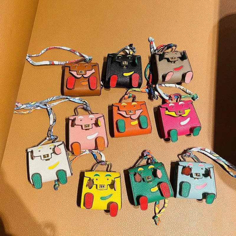 

Миниатюрная сумочка ручной работы из коровьей кожи, декоративный чехол с подвеской для наушников, модный миниатюрный кошелек с шармом для к...