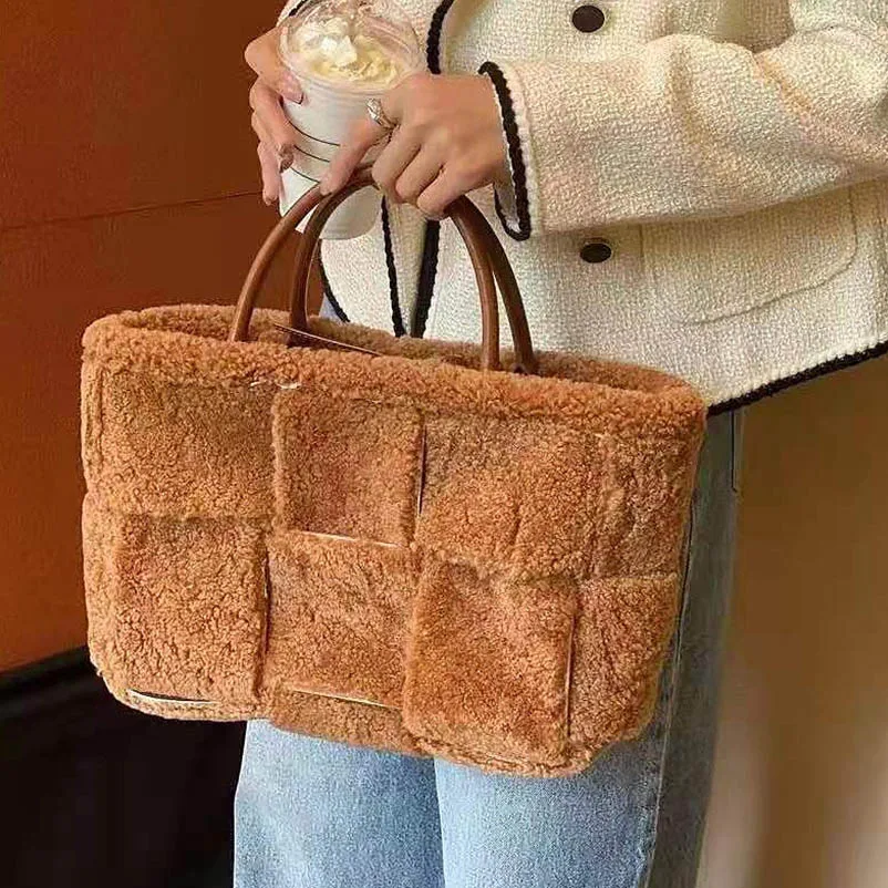 

Large Bags Ladies Shoulder Bags Luxury Designer Plush Handbags Head Layer Cowhide Underarm Woven Bags Female Free Shipping