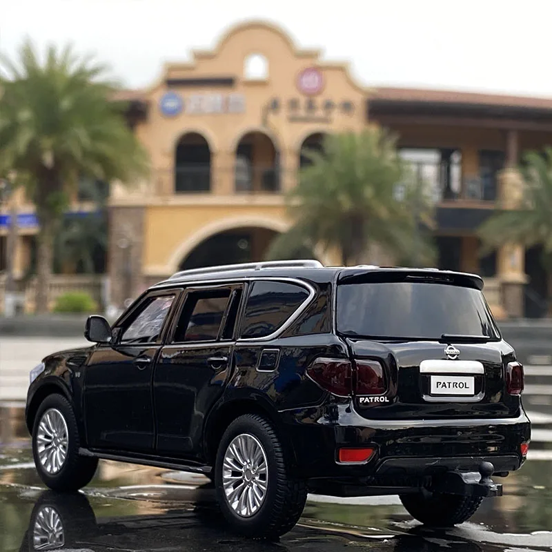 Модель автомобиля из сплава в масштабе 1:32 Nissan патруль SUV Литые и игрушечные