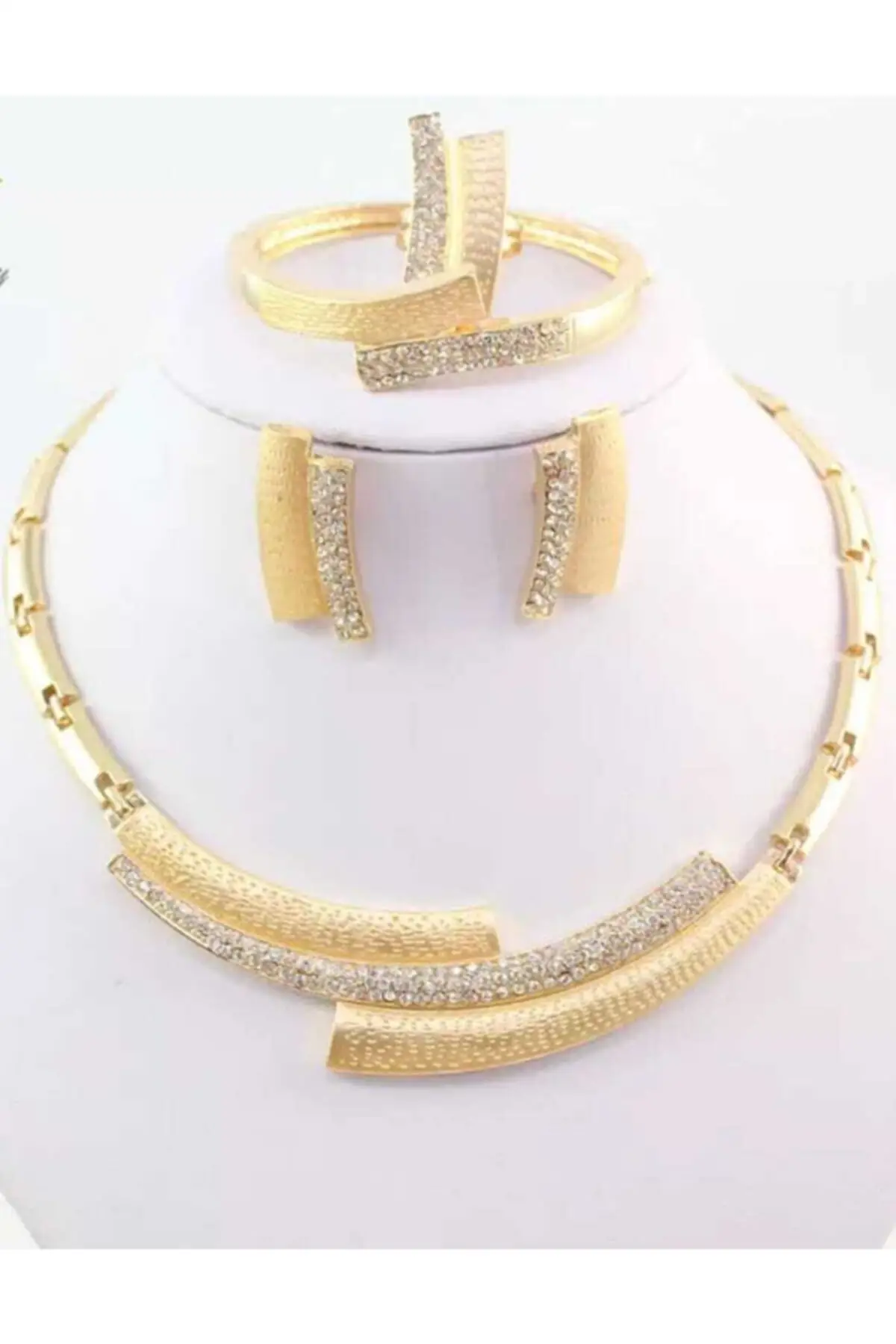 

Комплект из колье, серёг, браслета и кольца