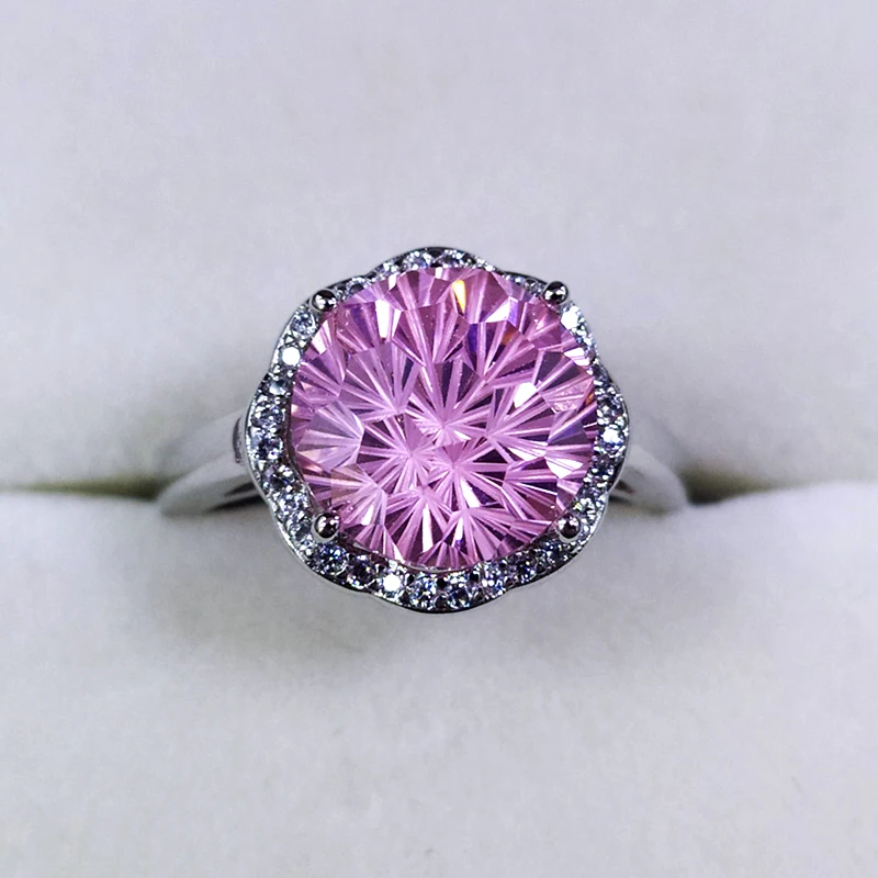 

Женское кольцо из серебра 925 пробы с круглым кристаллом