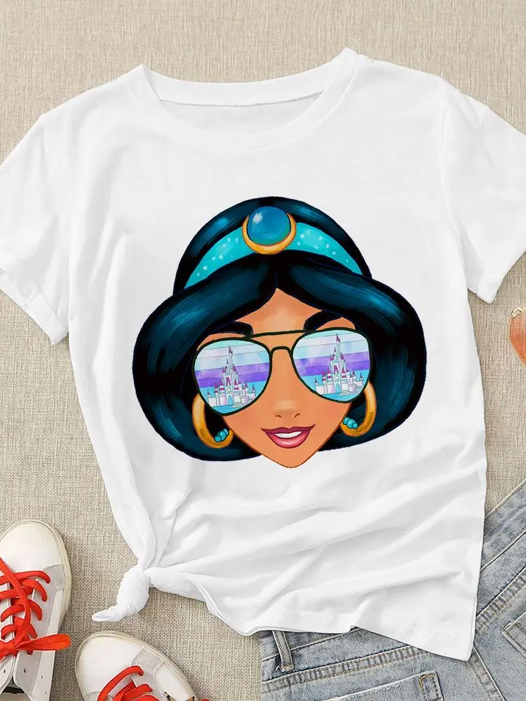 

Женская футболка в стиле «солнцезащитные очки»