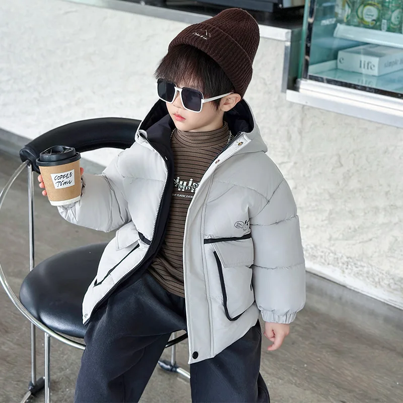 Детская одежда. Пуховик для мальчиков. Одежда на хлопковой подкладке. Верхняя