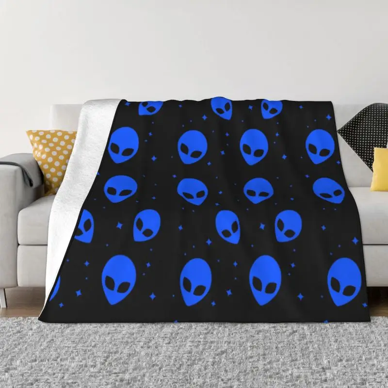 

Blue And Black Sci Fi Alien Pattern Blankets Breathable Soft Flannel Sprint Throw Blanket for Couch Home Bedding