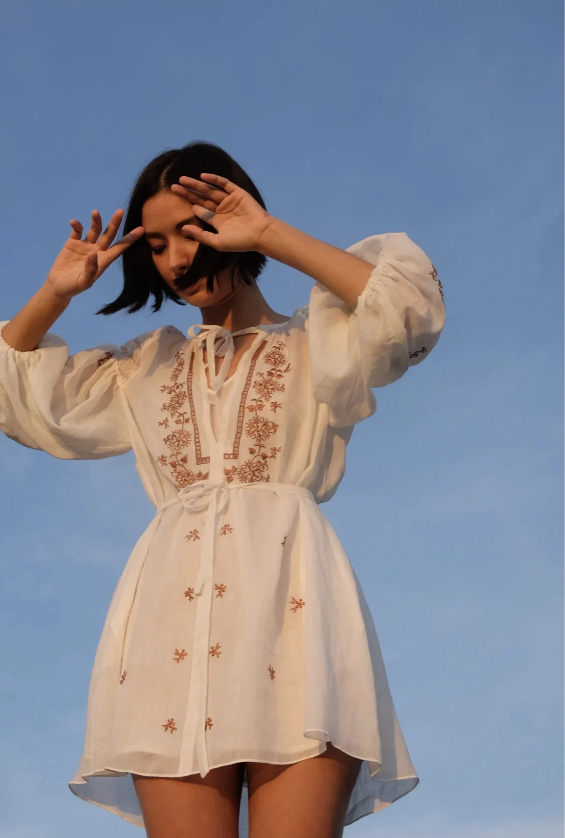 

Женское винтажное платье мини с цветочной вышивкой, круглым вырезом, поясом и коротким рукавом