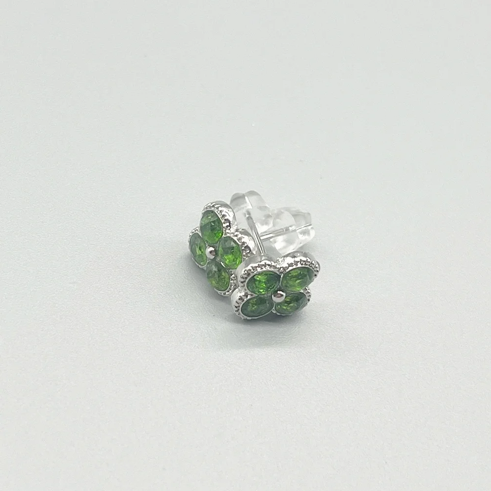 Diopside Clover Ear Studs Return Black |