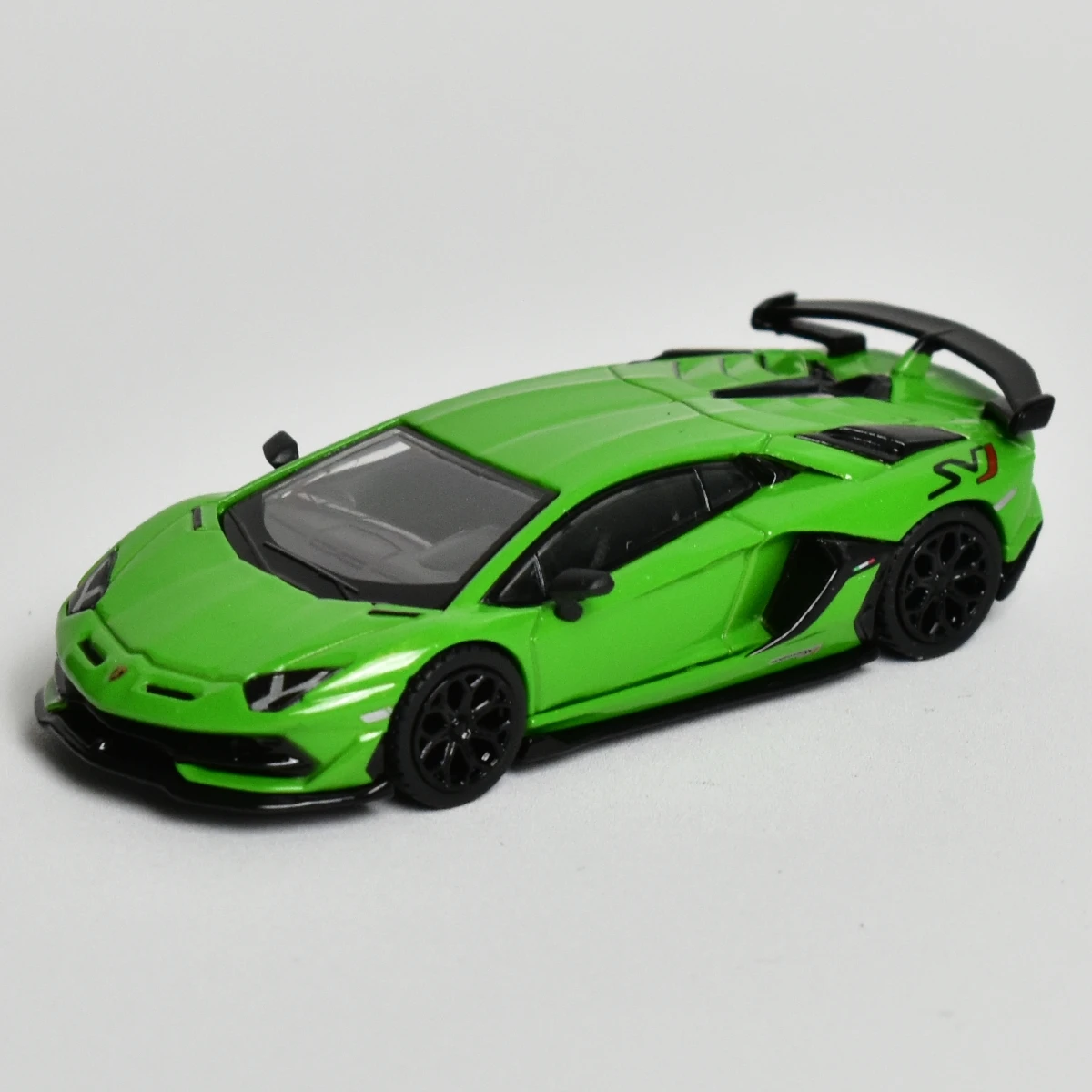 

MINIGT 1:64 lambor Aventador SVJ Verde Mantis Alloy 391 Diecast Car Model