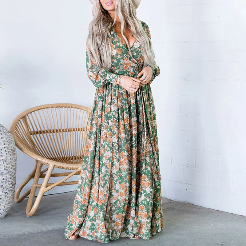 

Женское длинное платье с V-образным вырезом