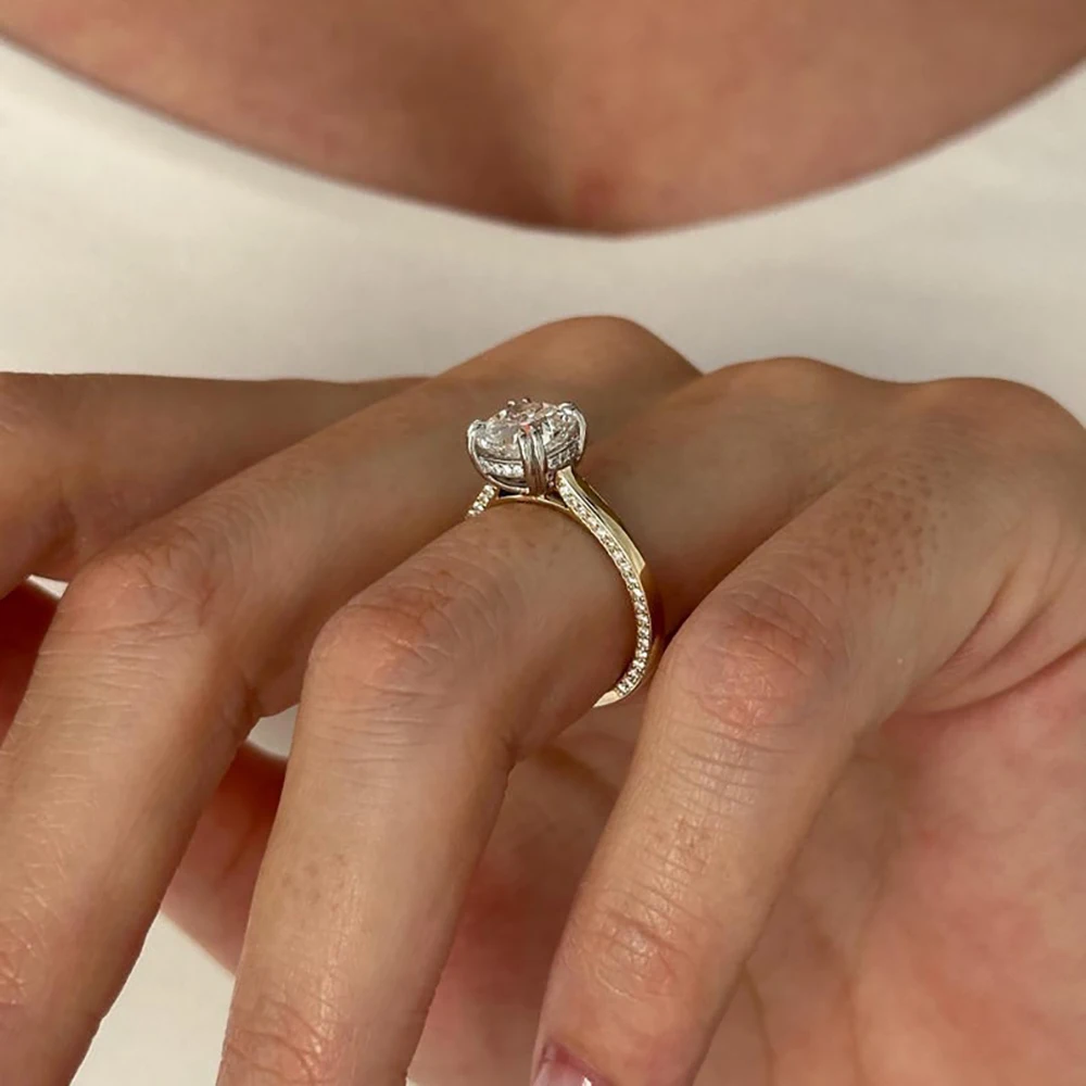 Обращенный в лаборатории бриллиант 2 карата Cushion Cut E Цвет VS1 Желтое золото 14 карат