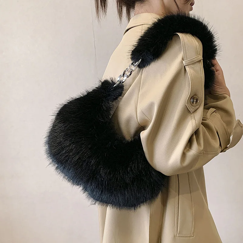 

plush bag in autumn and winter of 2023, the new fox fur shoulder bag with advanced sense, underarm bag and diagonal fur bag.