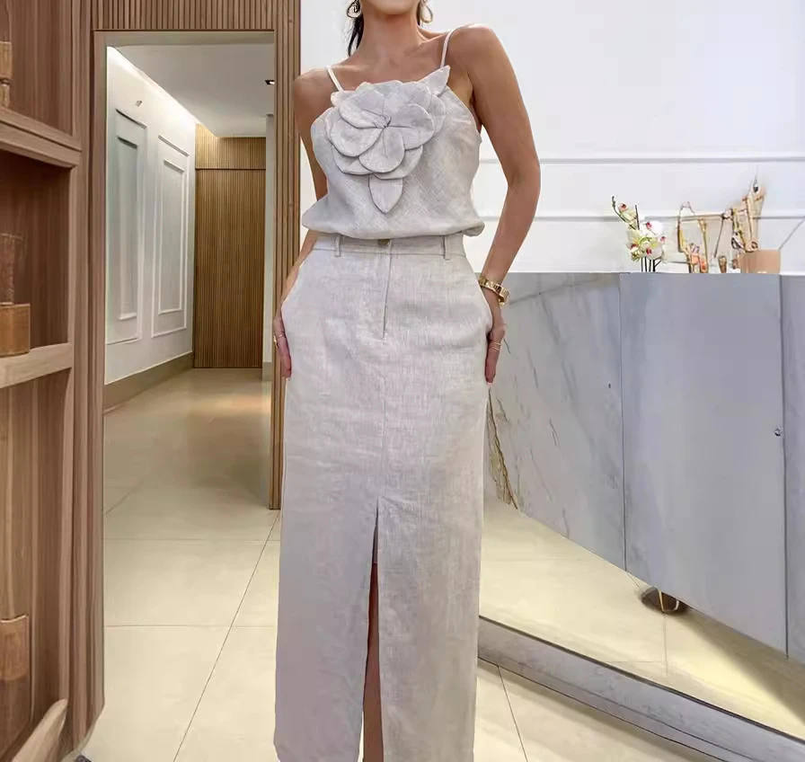 Женский комплект из двух предметов с юбкой элегантный объемным цветочным