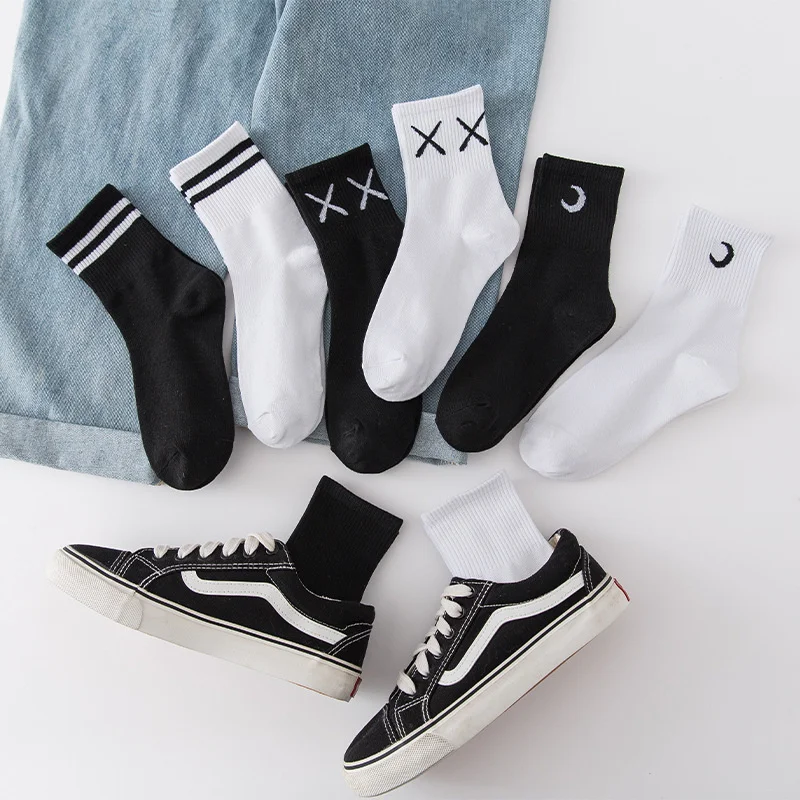 

Soild Streetwear Harajuku 2023 Striped Colors Cotton Unisex Black Socks White Couples Skateboard Knitted Casual Sports Fashion S