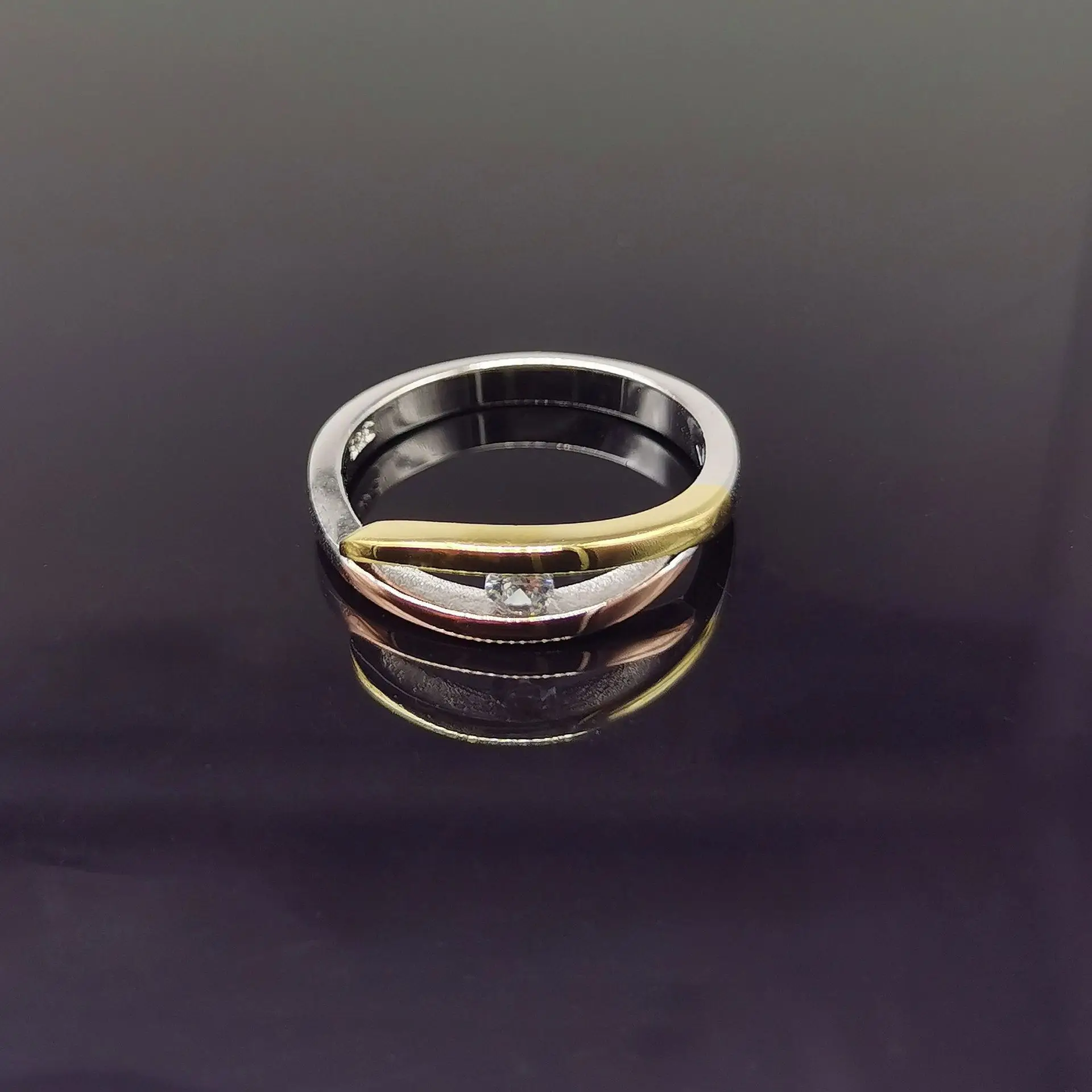 

2023 Fashion New S925 Silver Simple Fashion Single Diamond Ring Rose Gold Split Color Ring Men's and Women's Handicrafts