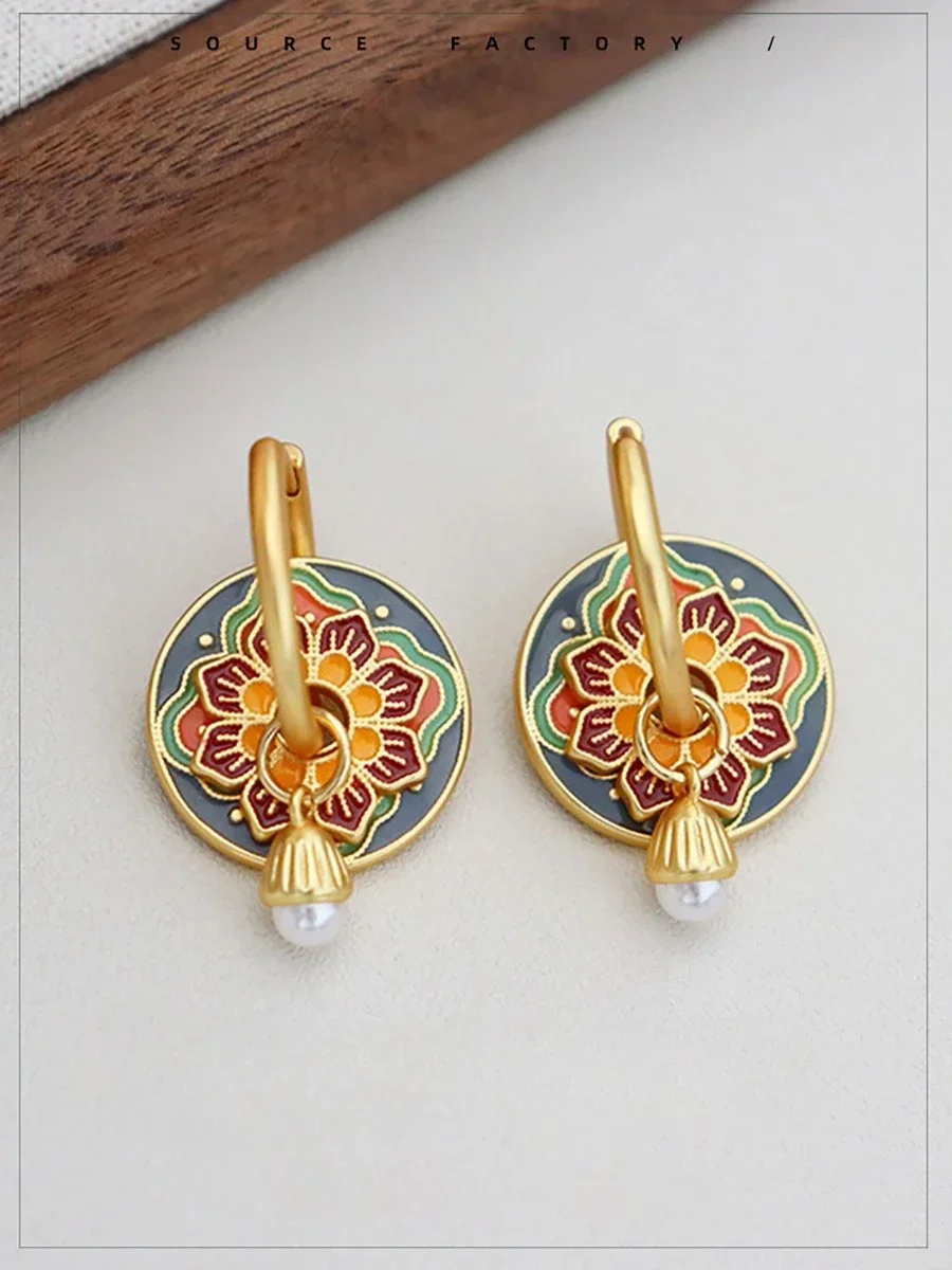 Женские металлические серьги в виде льва