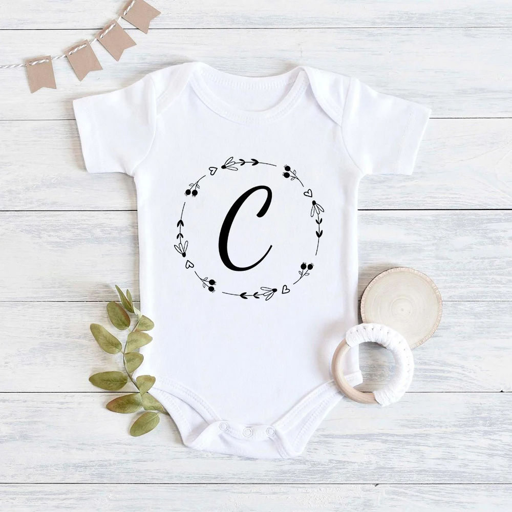 

2023 Summer Baby Girl Clothes Aesthetic Wreath Letter ABCD Print Fashion Toddler Boy Bodysuits Loose Soft Newborn Onesie Pajamas