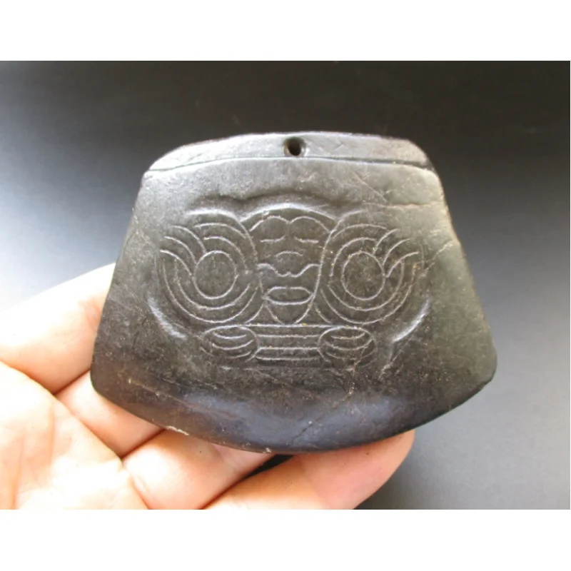 

Хуншанская культура, магнитный нефрит, резное лицо человека, метеоритный нефрит, кулон, c215