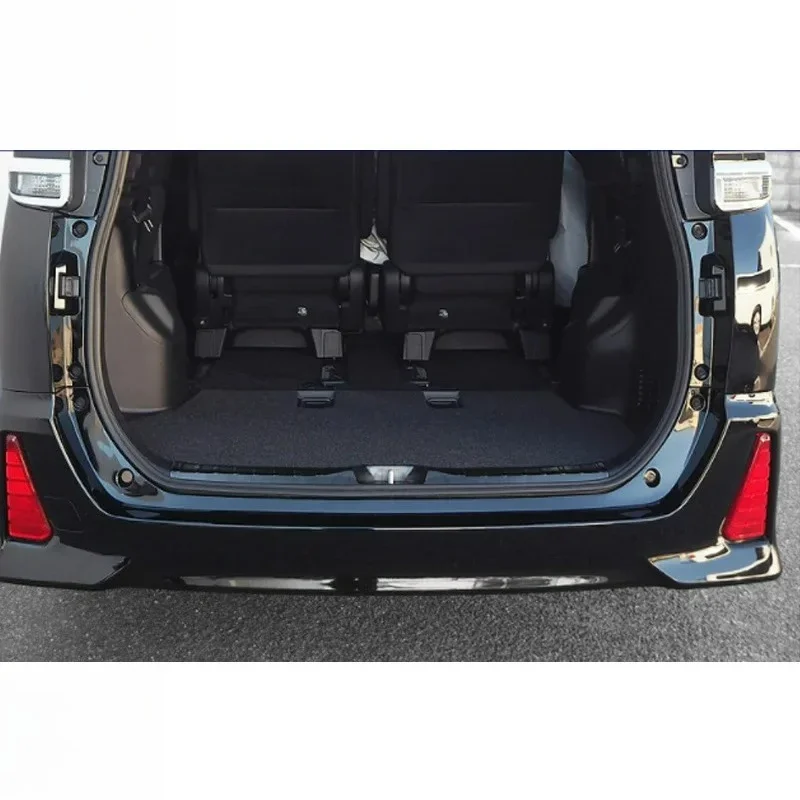 Фото Защитная накладка на задний бампер и порог багажника для Toyota Noah/Voxy 80 (2015-2022), нержавеющая сталь №4