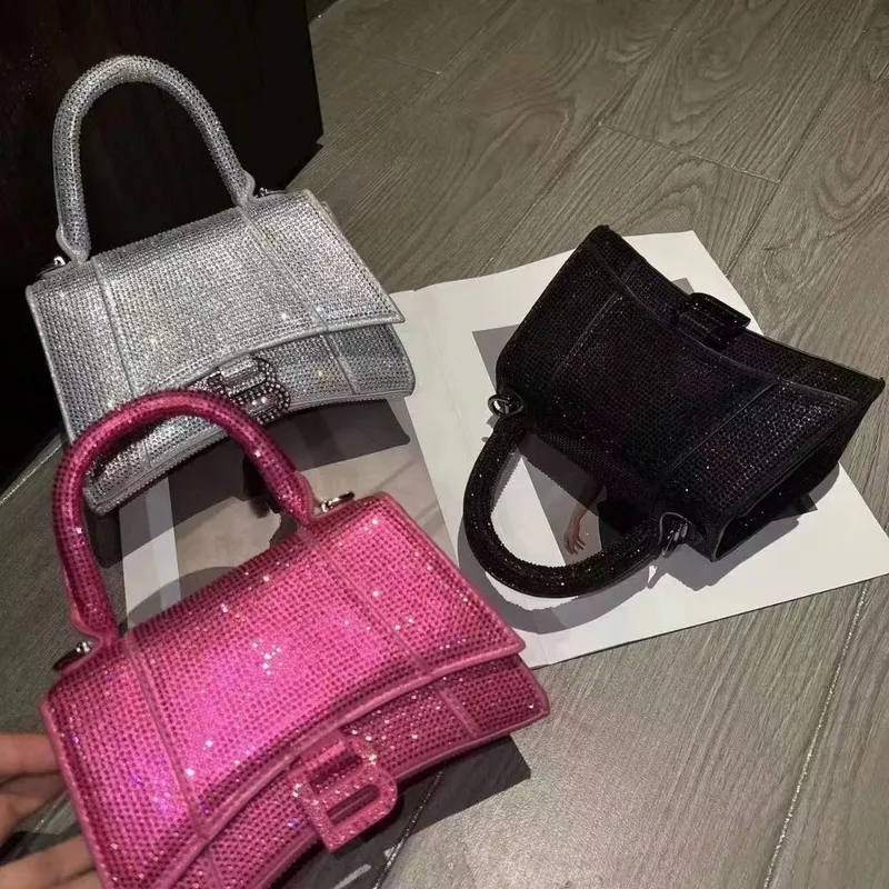 

2023 New Fashion Luxury Full Diamond Hourglass Flap Shoudler Bag Women Shiningflash Diamond Handheld Oblique Span Flap Hobo Bag