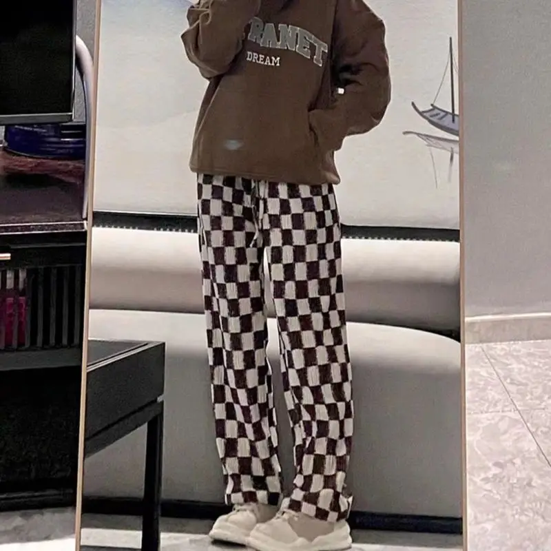 Рисунок 3 - Винтажные клетчатые брюки QWEEK