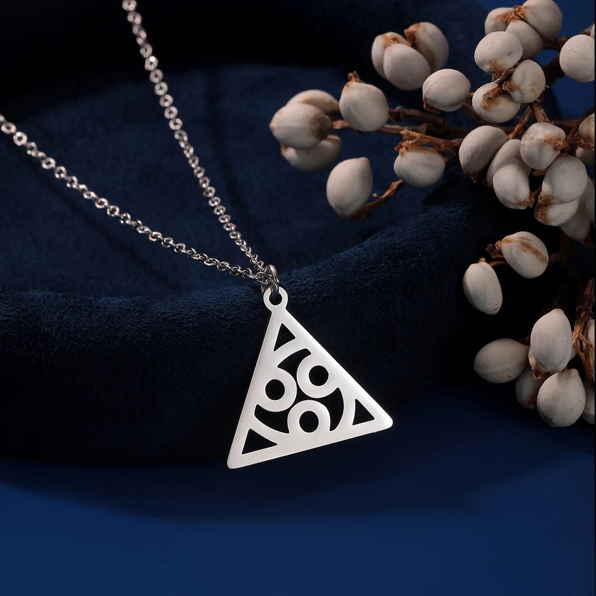 QIMING спиральный треугольник подвеска ожерелье Triskelion ювелирные изделия тройной