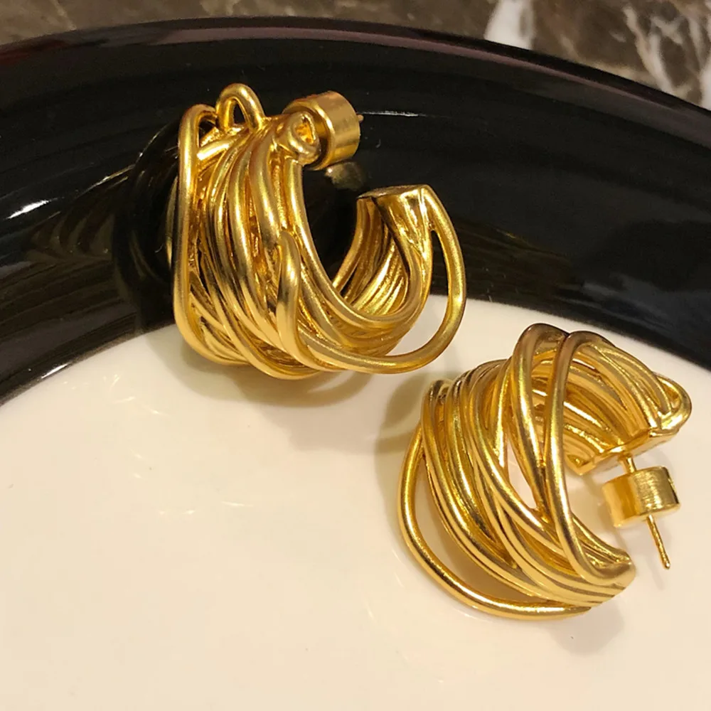 

2023 Exaggerated Irregular 18K Gold Twisted Lines Earrings Women Model Luxury Party Design Jewelry