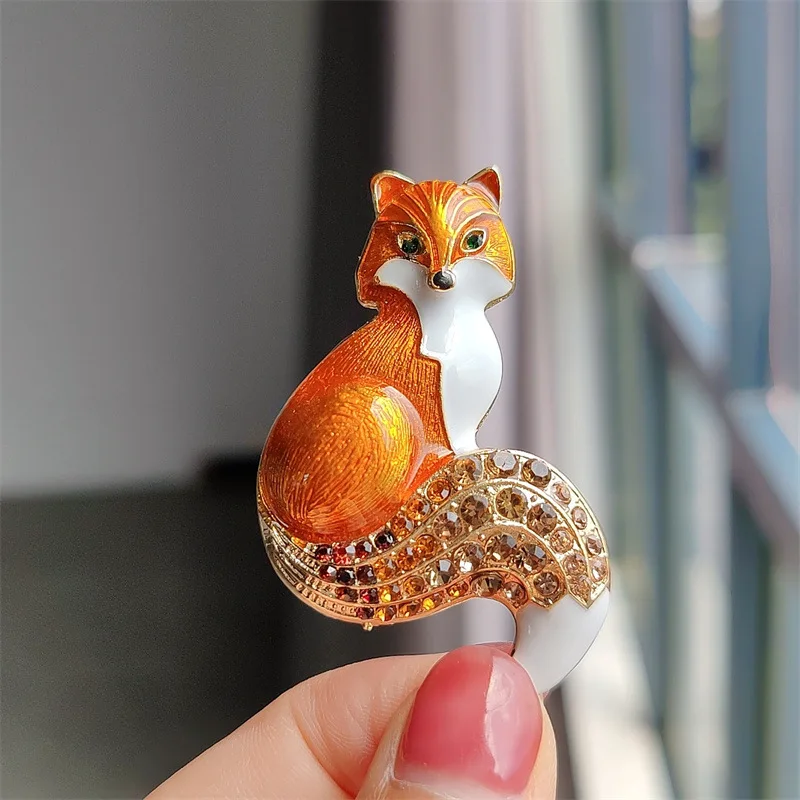 

Rhinestone Enamel Sitting Fox Brooches For Women Crystal Lovely Animal Brooch Man Clothes Suit Backpack Badge Pins Jewelry Gifts