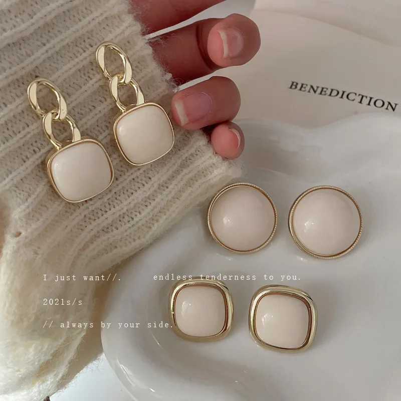 

Cream White Acrylic Earrings for Women Girls French Temperament Vintage Earrings Versatile Sweet and Gentle Minimalist Earrings