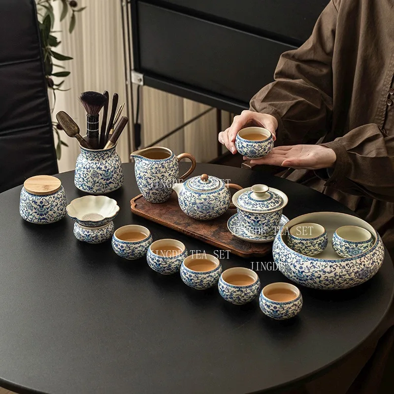 Фото Чайный набор Гунфу из керамики Ru Kiln с узором «Взаимосвязанные лотосы», включающий чайник, гайвань, чайные чашки, кувшин для чая и емкость для хранения чая. №1