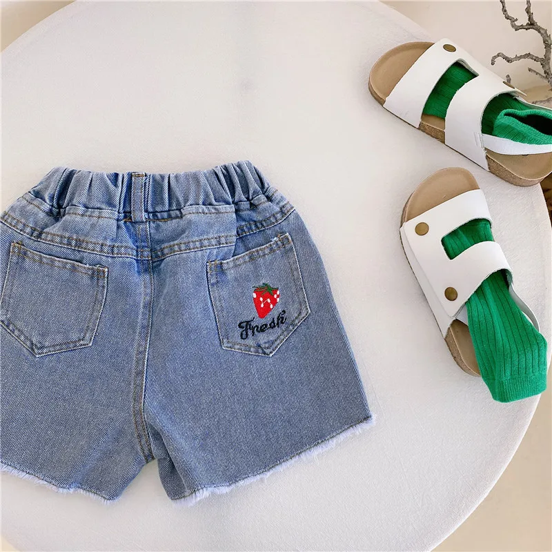 

Girls baby embroidered strawberry shorts children's 2022 summer thin soft ripped hole raw edge shorts loose shorts
