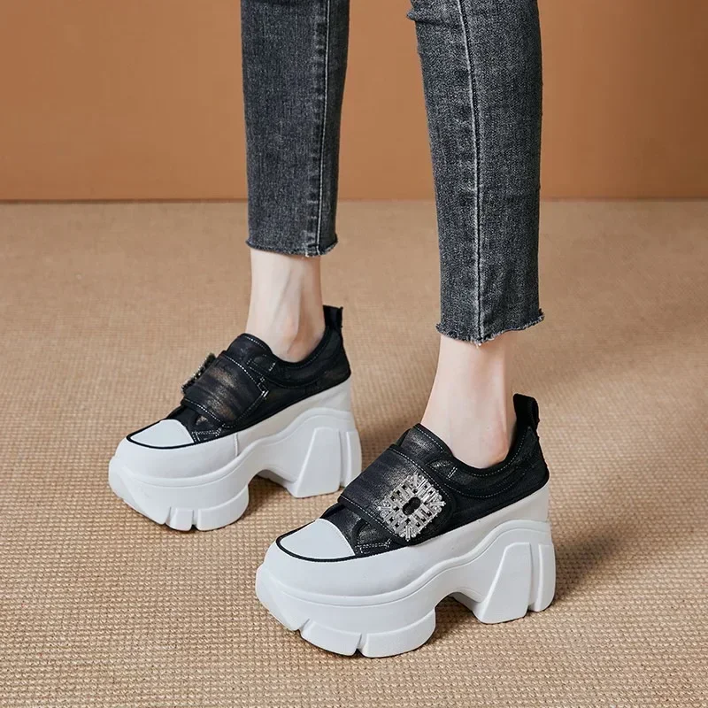 

Женские джинсовые парусиновые туфли на платформе, роскошная модель 2024, Женская Вулканизированная обувь с квадратной пряжкой, увеличивающие рост кроссовки на толстой подошве