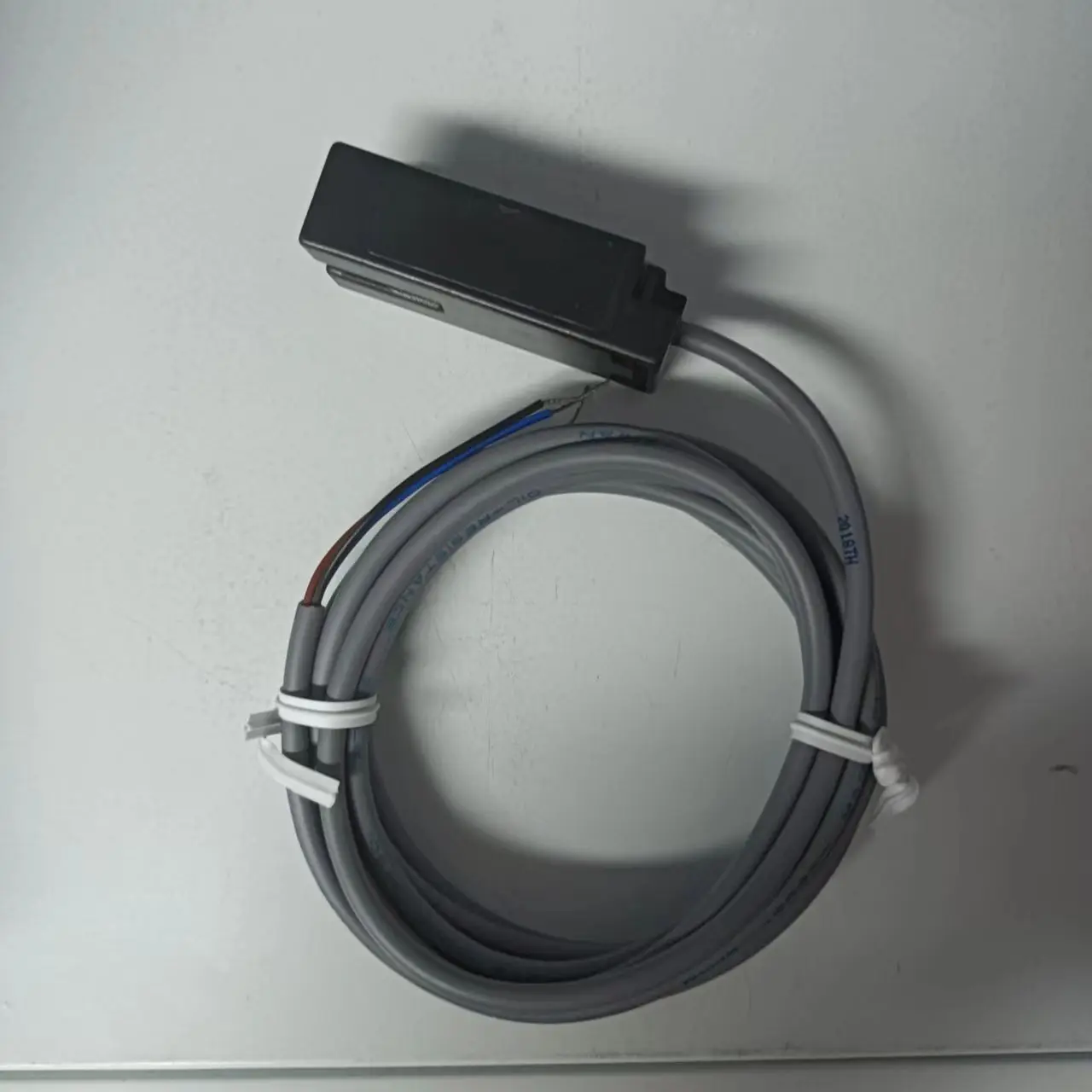 Флуоресцентный индуктивный датчик приближения Квадратный пластиковый 5 мм PNP NPN NO